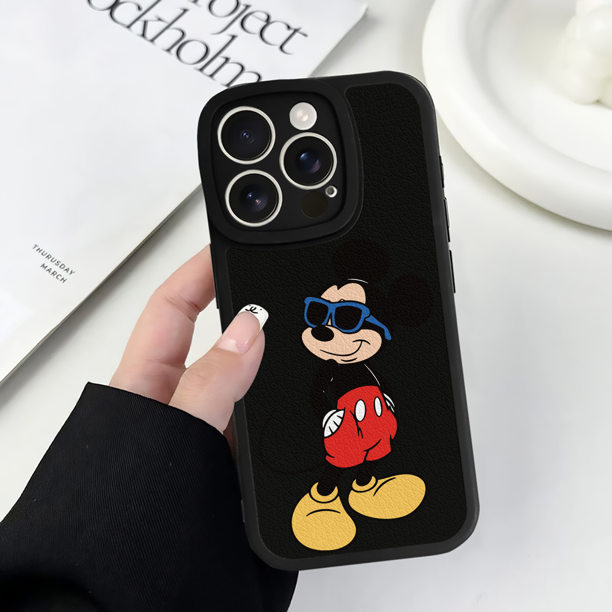 （画像用） ミッキーマウス Mickey Mouse 【iPhone 16シリーズ対応】シリコンスマホケース（レザー調） 材質：シリコン